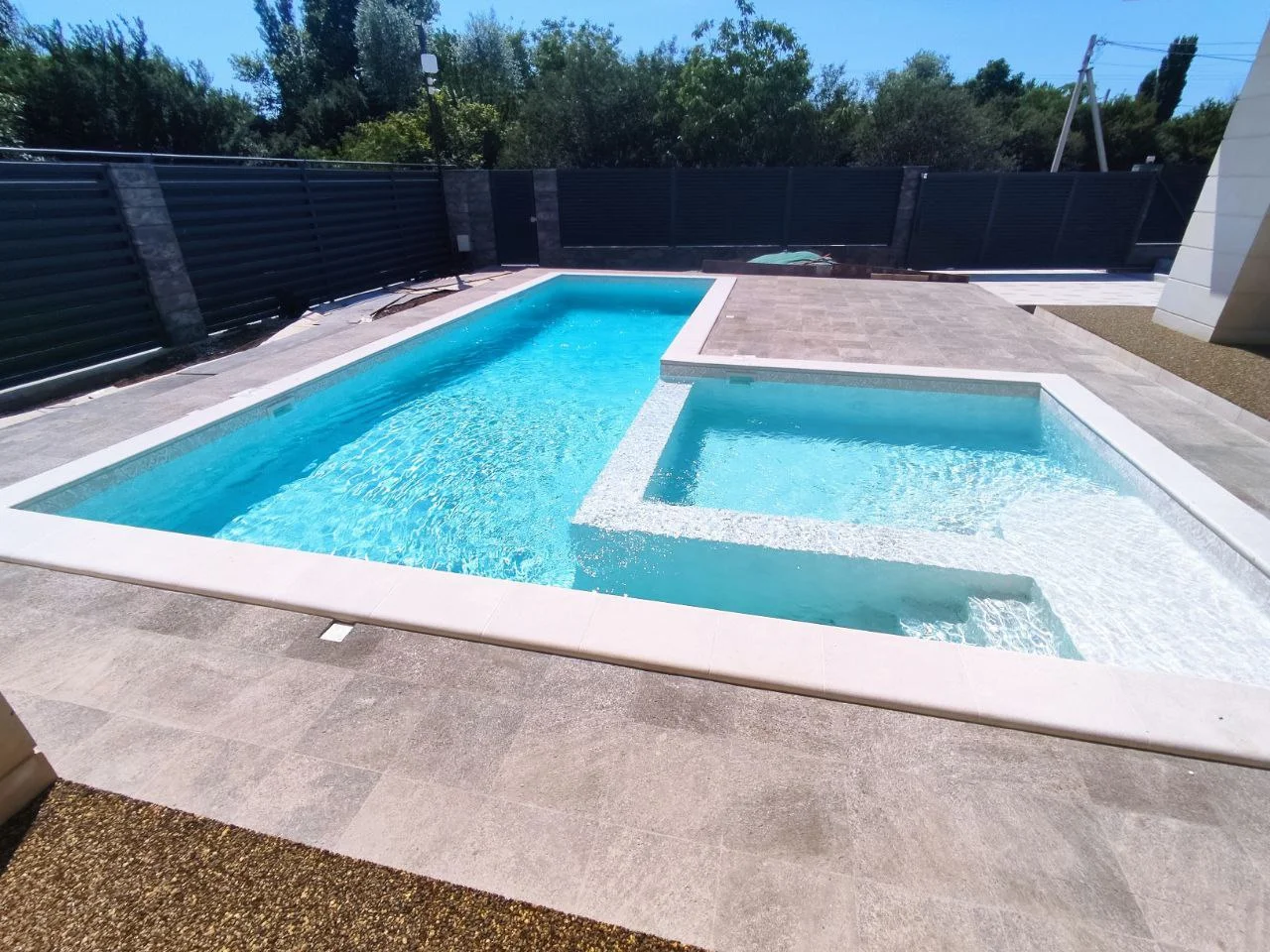 ИП Павлухин Д.С. частный бассейн с детской зоной в Крыму